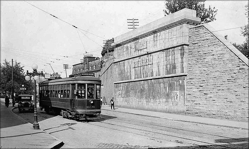 Quebec Streetcar photo