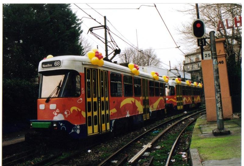 Marseille tram 68 photo