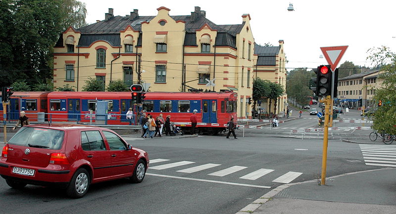 Oslo Holmenkollen tram photo