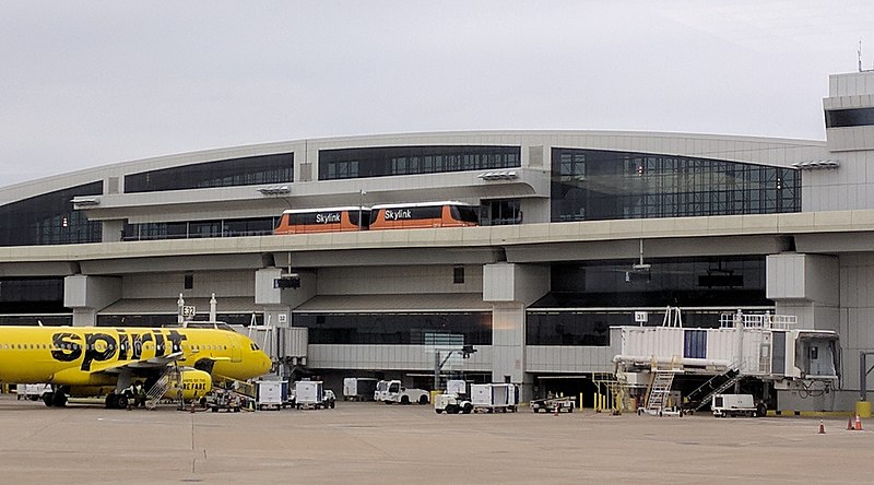 Dallas Skylink train